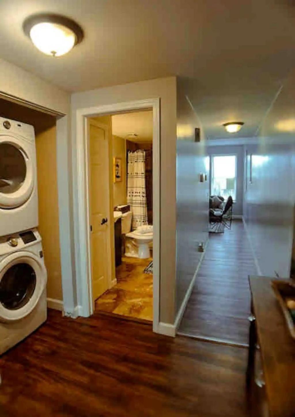 Tower Grove Modern Duplex Near Arenas, Hospitals, Universities, & Attractions מראה חיצוני תמונה