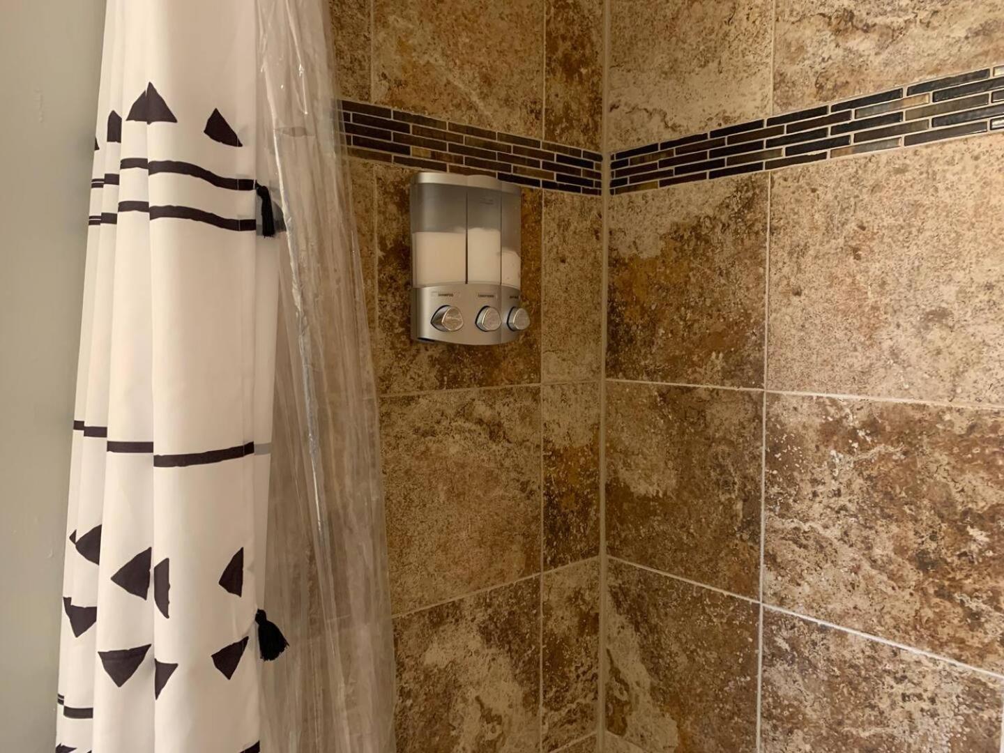 Tower Grove Modern Duplex Near Arenas, Hospitals, Universities, & Attractions מראה חיצוני תמונה